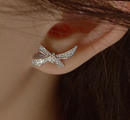 [연예인착용] 14k post 세레스틴 리본 귀걸이